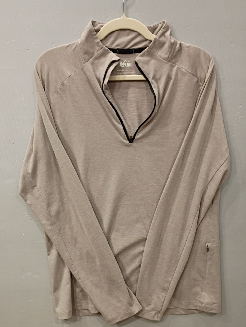 REI Men’s M  Light Gray/ Beige Quarter-Zip Pullover